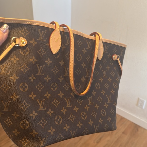 Louis Vuitton Neverfull MM - Picture 9 of 17
